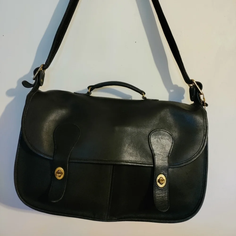 RARE Vintage 80’s Collector Condition Coach Courier Bag # 9800 in Black Leather.
